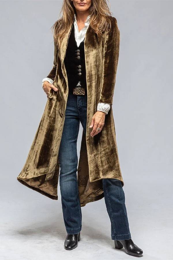 Ivette Velvet Duster – Vintage-Inspired Outerwear with a Luxe Drape