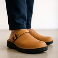 Arnel Men’s Leather Clogs – Adjustable Slip-On Comfort Sandals