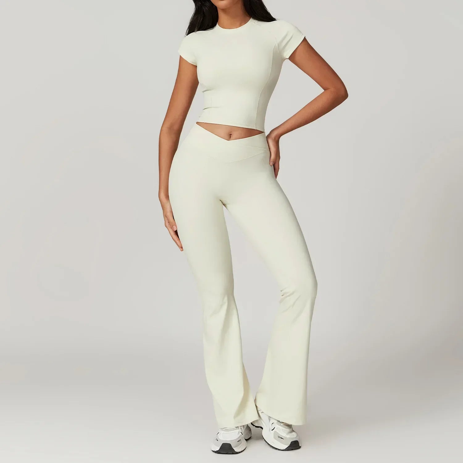Elara Flared Yoga Pants – Stretch-Ribbed Loungewear with a Retro Silhouette