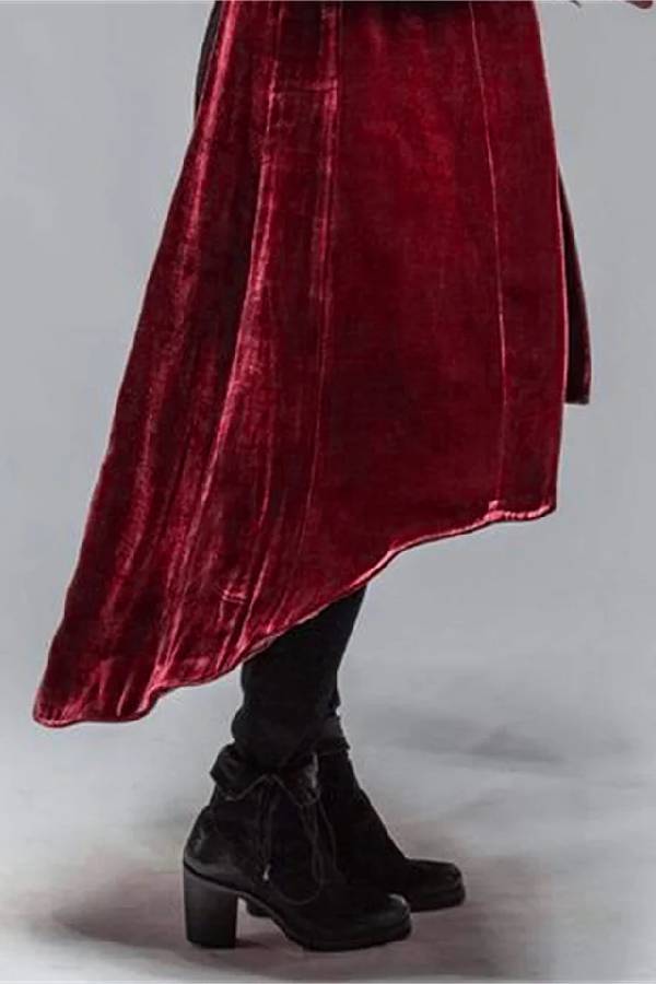 Ivette Velvet Duster – Vintage-Inspired Outerwear with a Luxe Drape